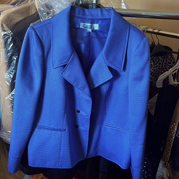 Jacket - Picture 1 of 4